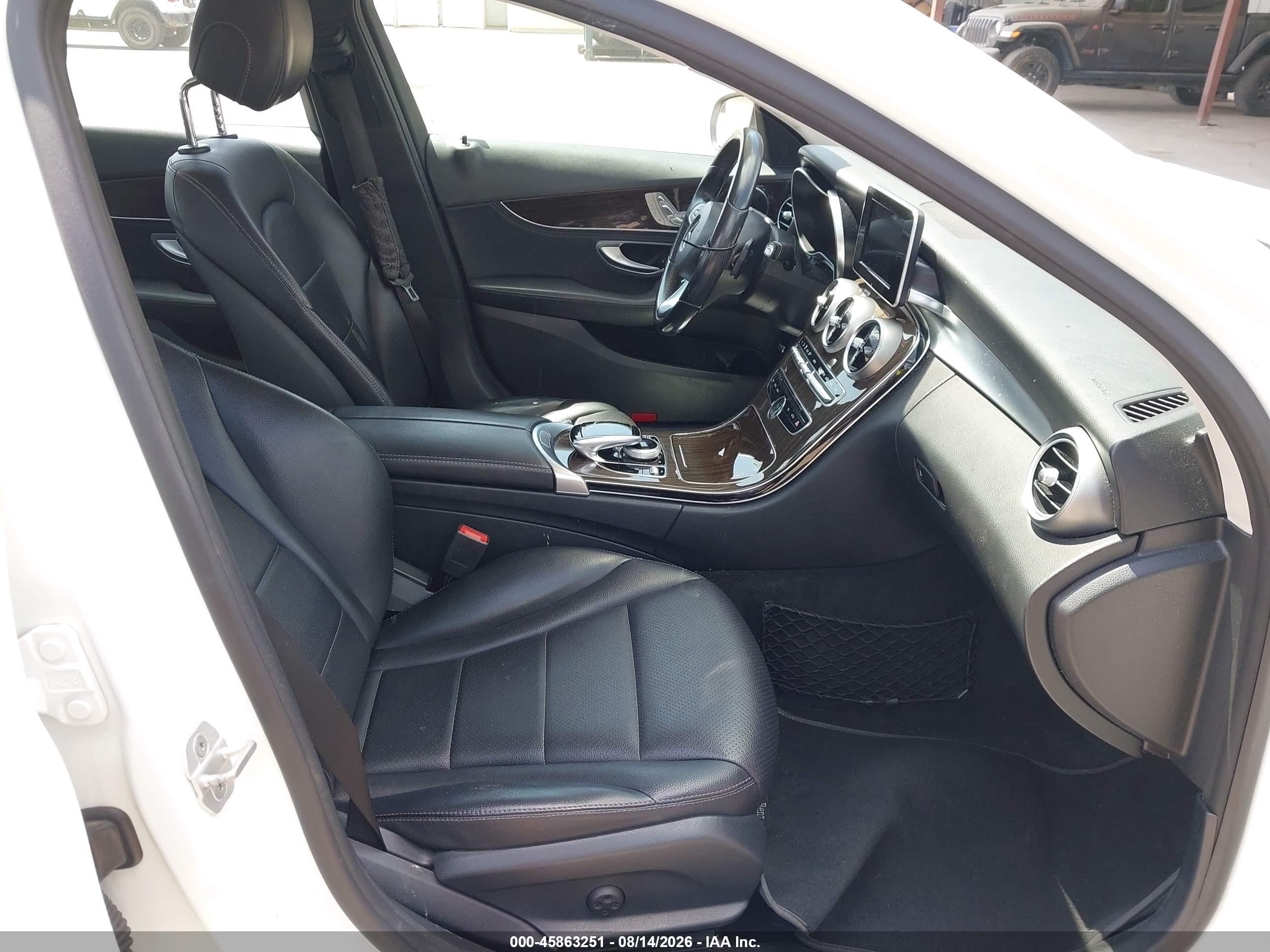 2015 Mercedes-benz C 300 White vin: 55SWF4JB0FU066377