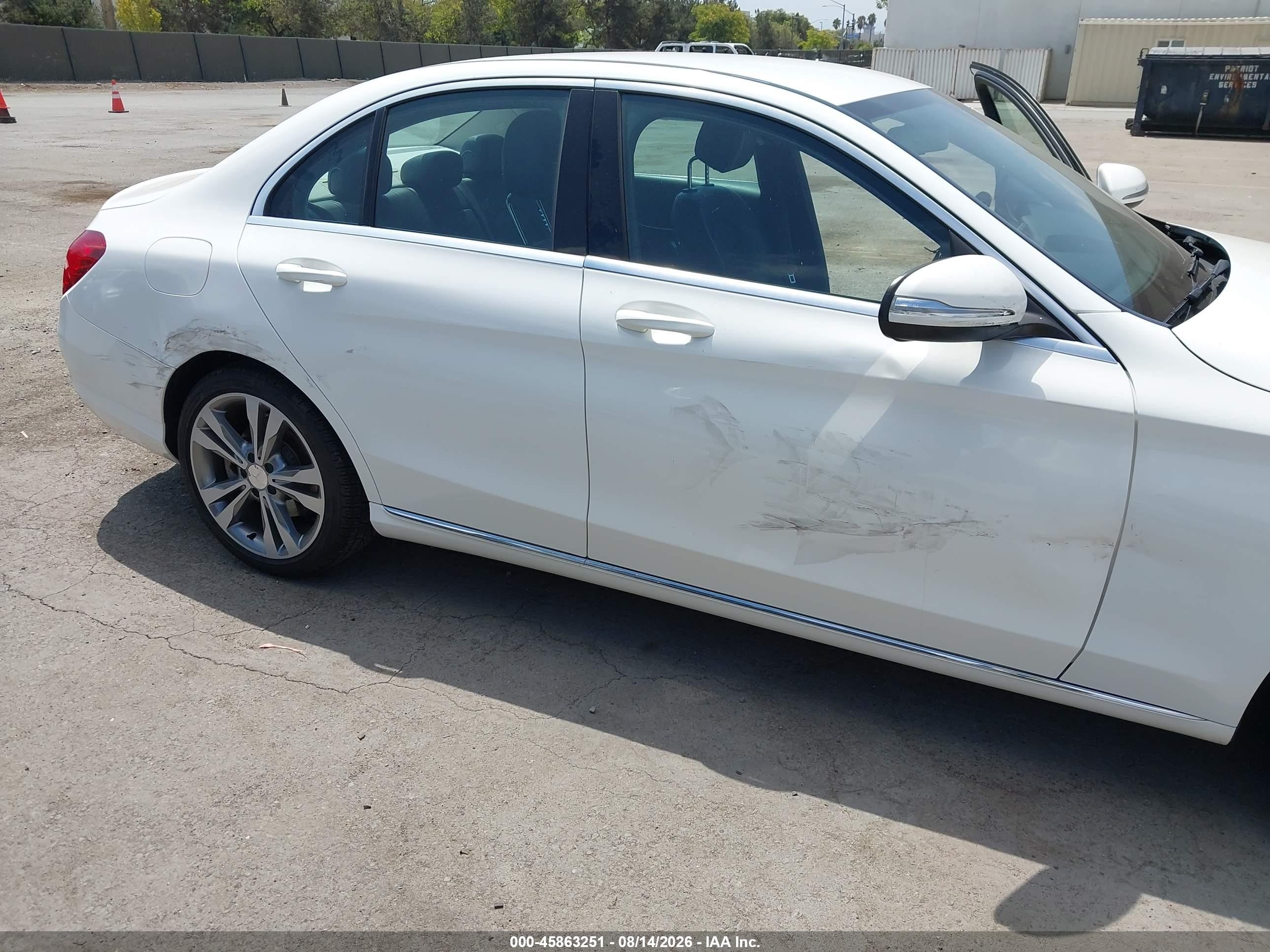 2015 Mercedes-benz C 300 White vin: 55SWF4JB0FU066377