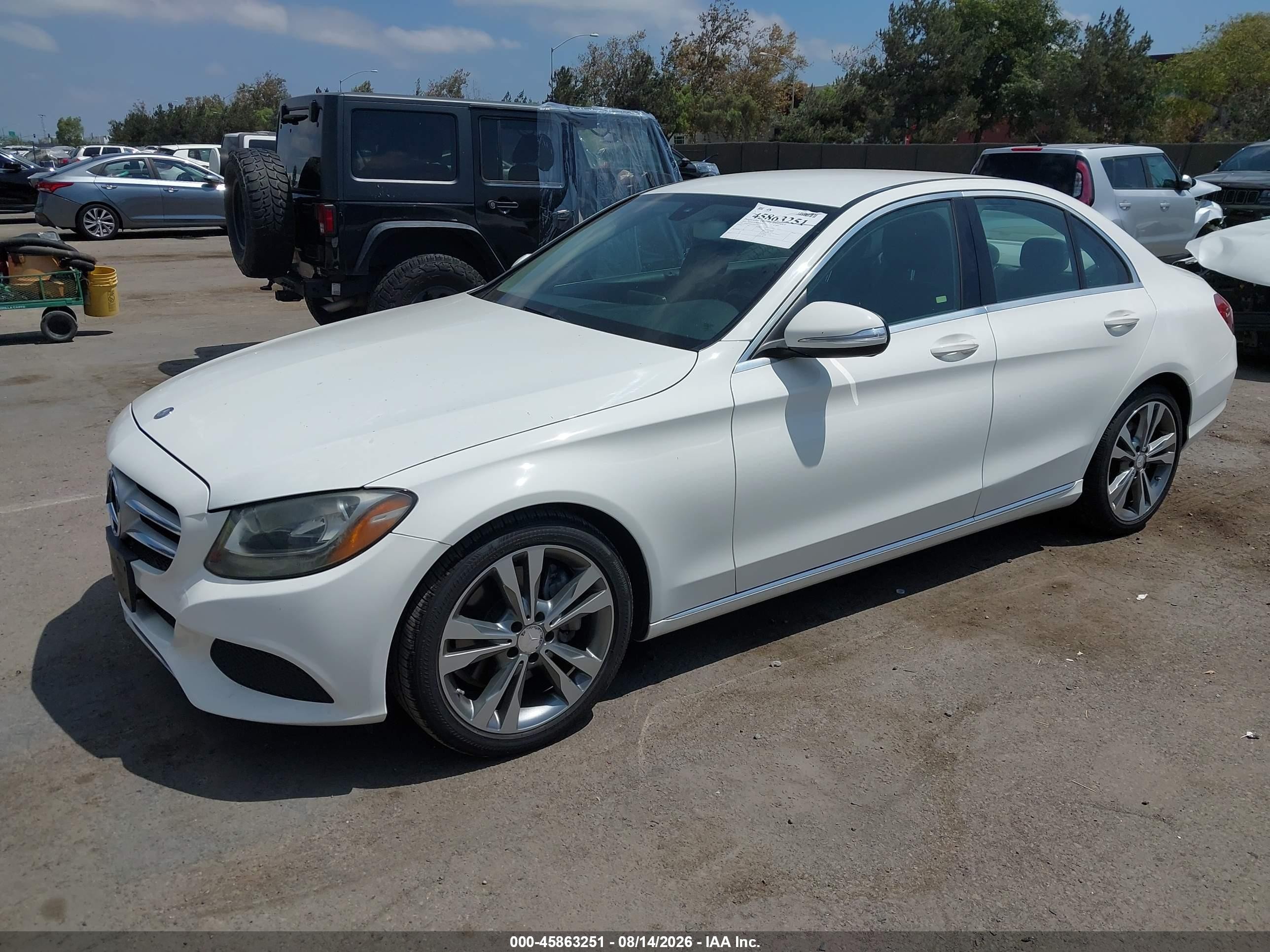 2015 Mercedes-benz C 300 White vin: 55SWF4JB0FU066377