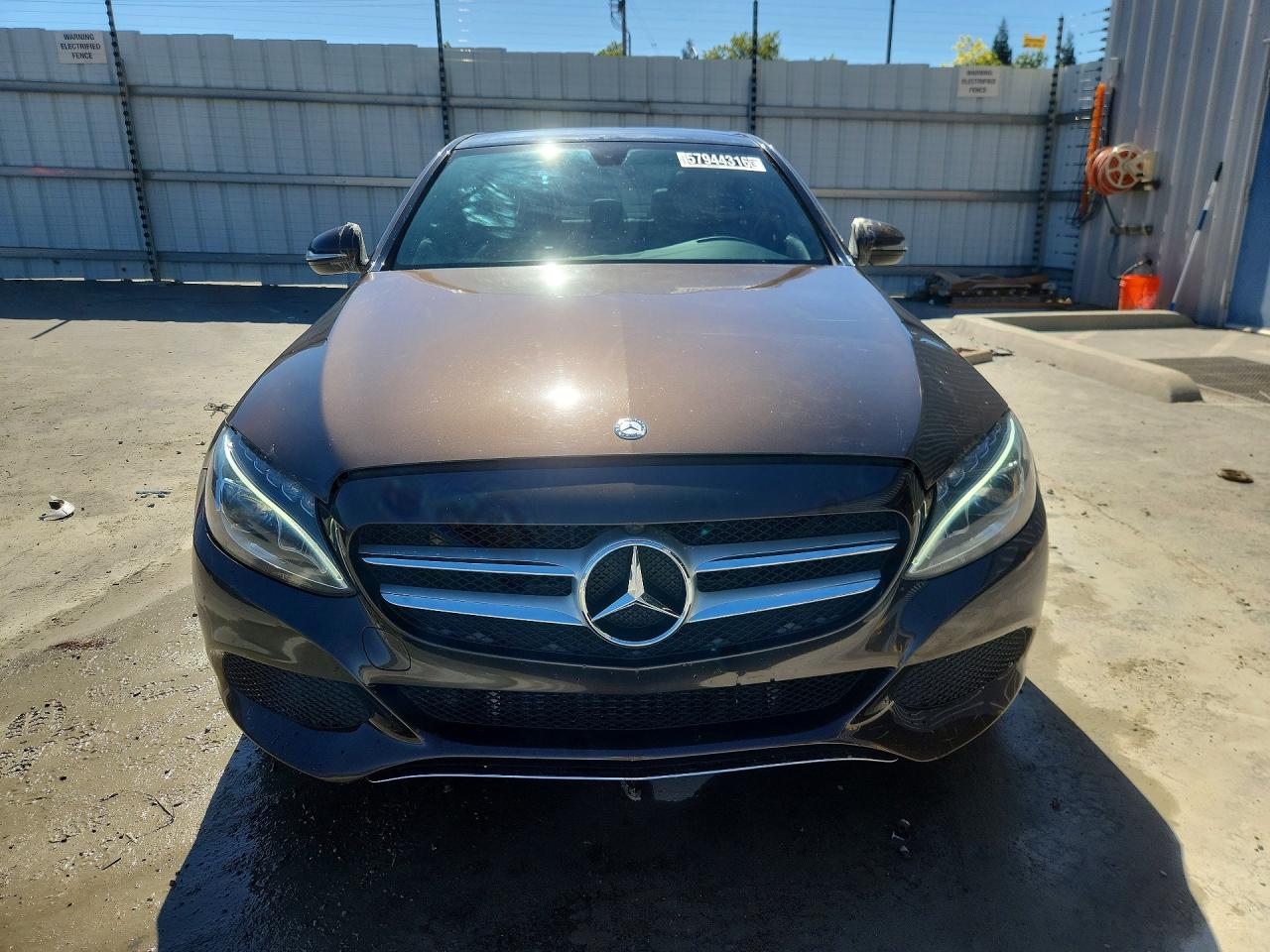 2015 Mercedes-benz C 300 Коричневый vin: 55SWF4JB0FU091263