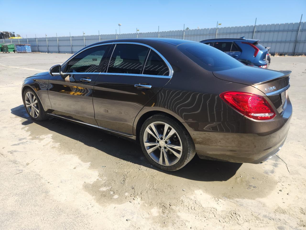 2015 Mercedes-benz C 300 Коричневый vin: 55SWF4JB0FU091263 Damage: Left Qtr Panel, Dent(S) W/ Paint Dmg, 2 To 3 Inches