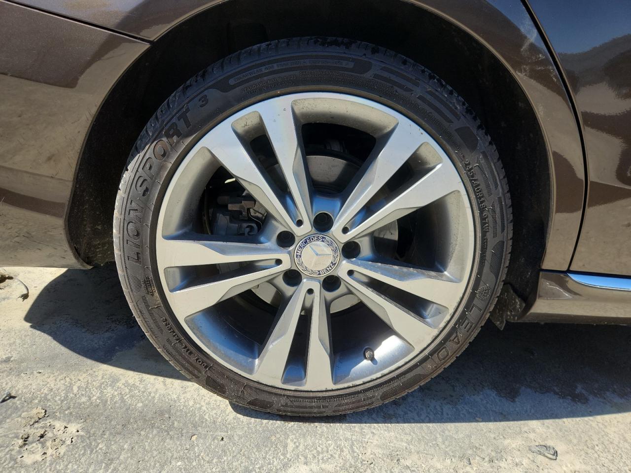 2015 Mercedes-benz C 300 Коричневый vin: 55SWF4JB0FU091263 Damage: Right Rear Wheel, Curb Rash, > 12 Inches