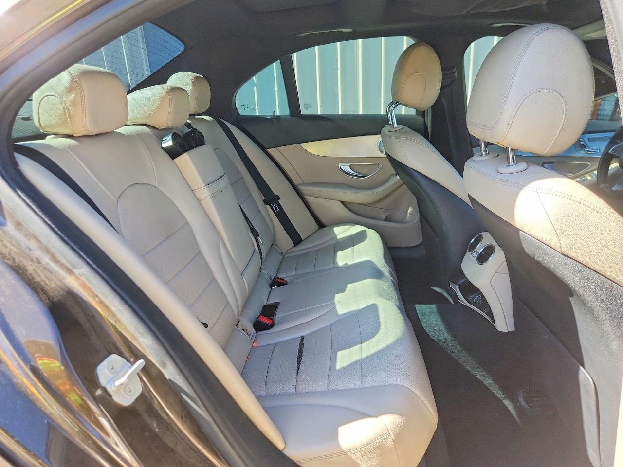 2015 Mercedes-benz C 300 Коричневый vin: 55SWF4JB0FU091263