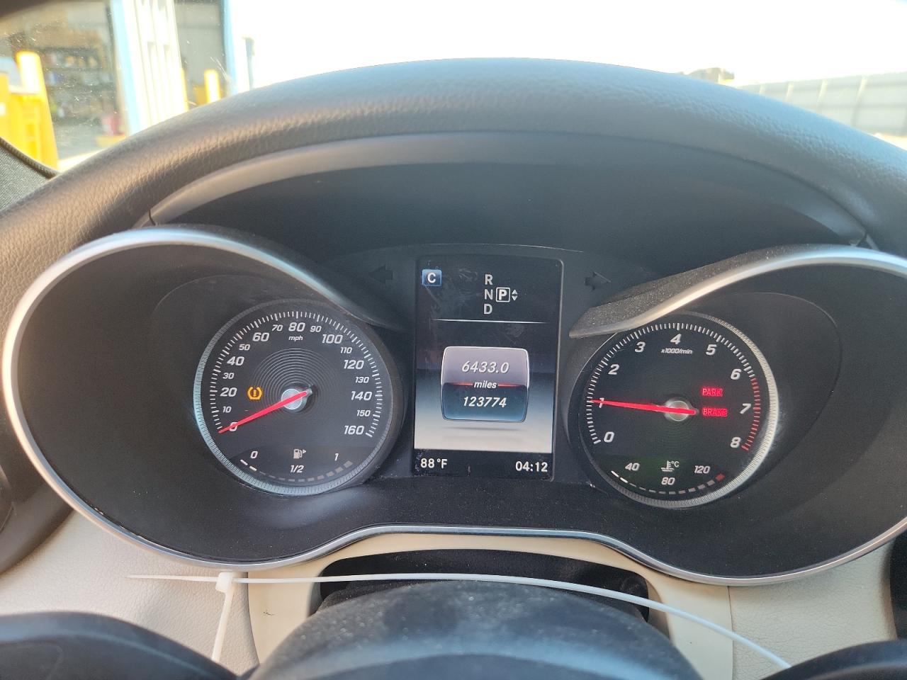 2015 Mercedes-benz C 300 Коричневый vin: 55SWF4JB0FU091263 Damage: Warning Light - Brakes, On, Unacceptable