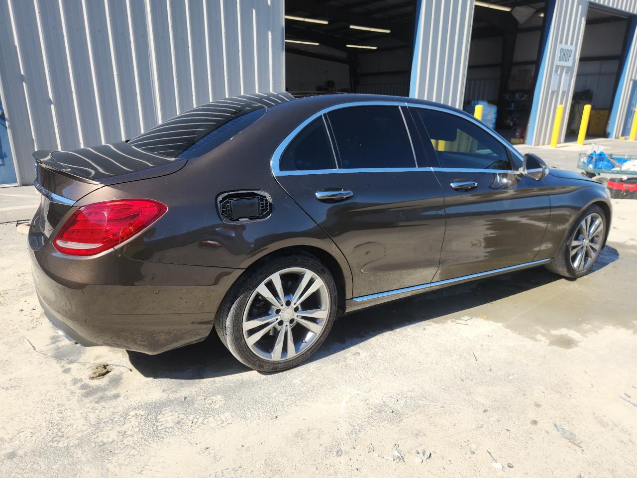 2015 Mercedes-benz C 300 Коричневый vin: 55SWF4JB0FU091263 Damage: Right Fuel Door, Broken, Replacement Required
