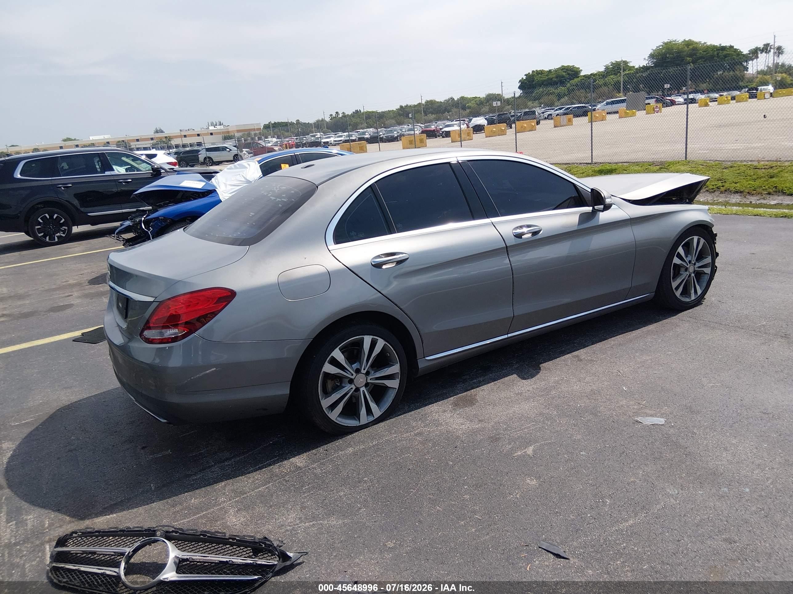 2015 Mercedes-benz C 300 Gray vin: 55SWF4JB0FU093224