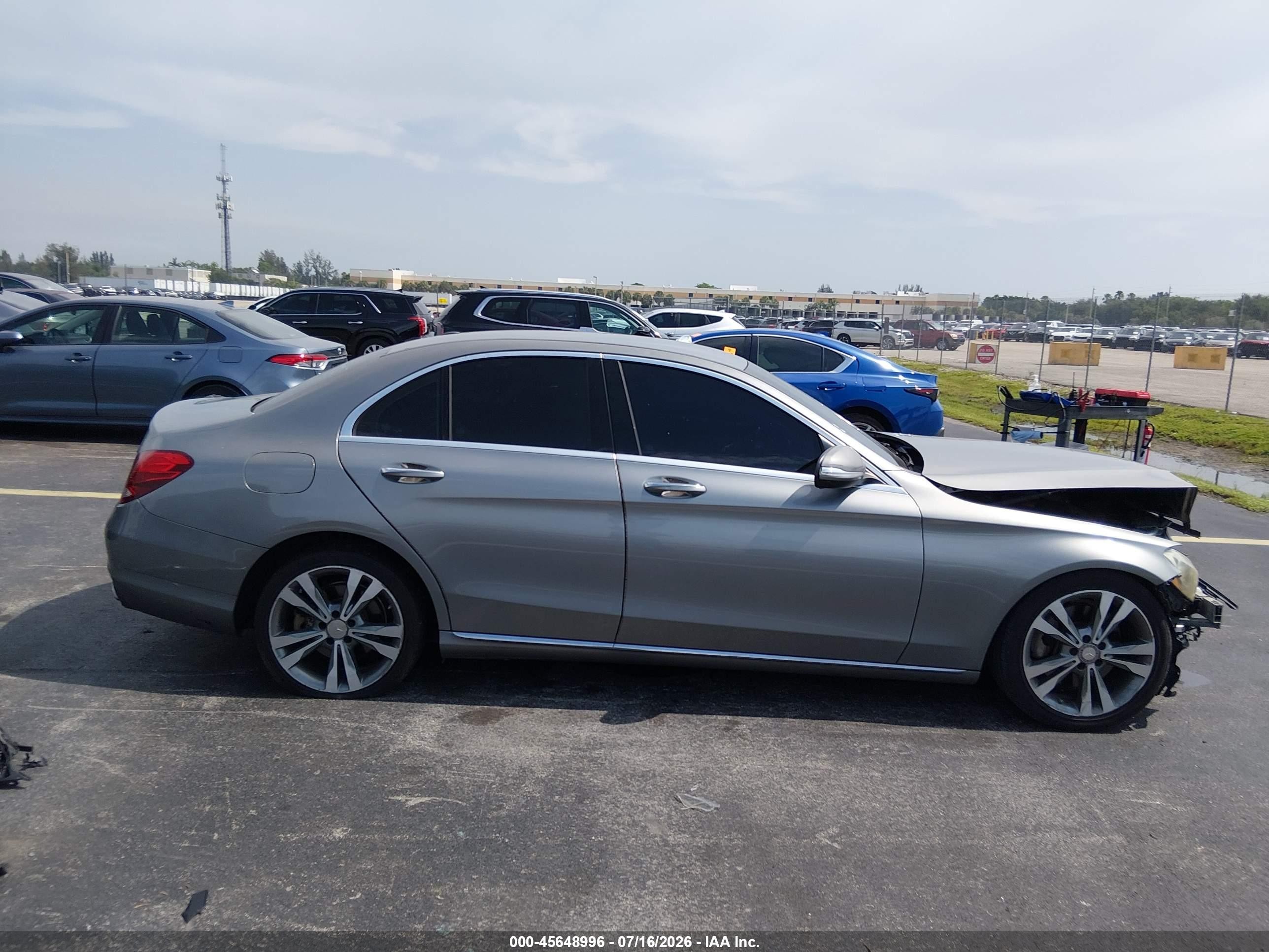 2015 Mercedes-benz C 300 Gray vin: 55SWF4JB0FU093224