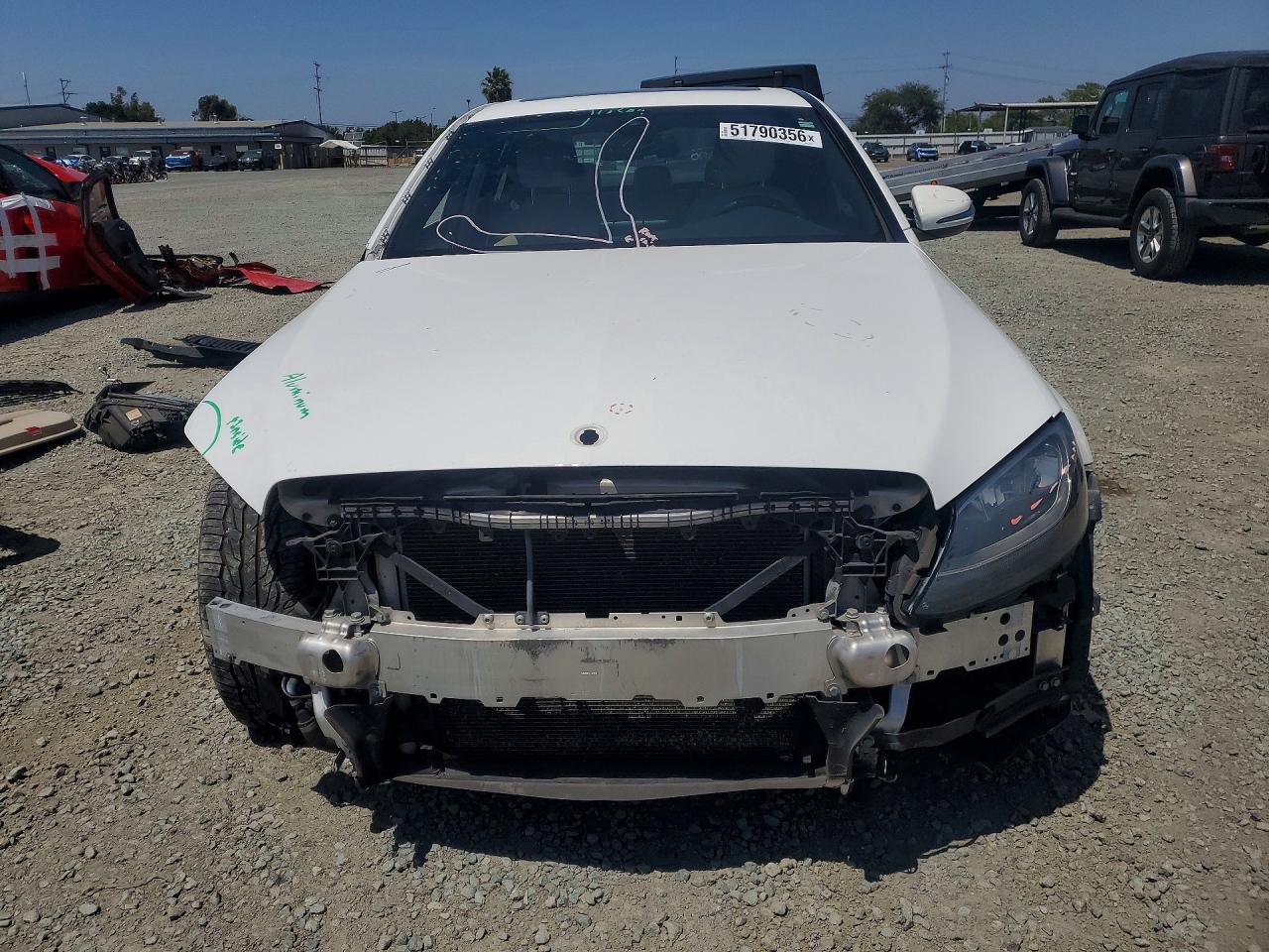 2018 Mercedes-benz C 300 White vin: 55SWF4JB0JU280813