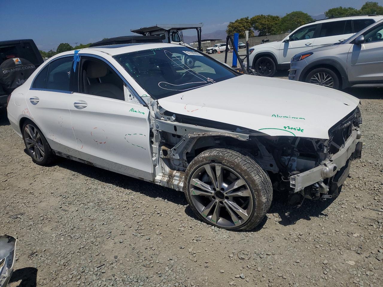 2018 Mercedes-benz C 300 White vin: 55SWF4JB0JU280813