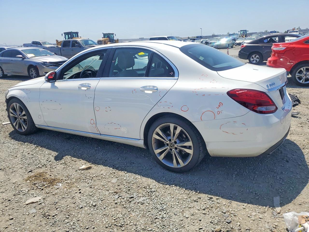 2018 Mercedes-benz C 300 White vin: 55SWF4JB0JU280813