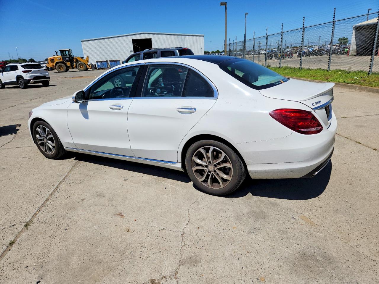 2015 Mercedes-benz C 300 White vin: 55SWF4JB1FU064167