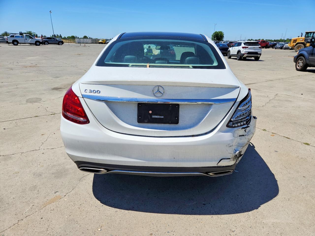 2015 Mercedes-benz C 300 White vin: 55SWF4JB1FU064167