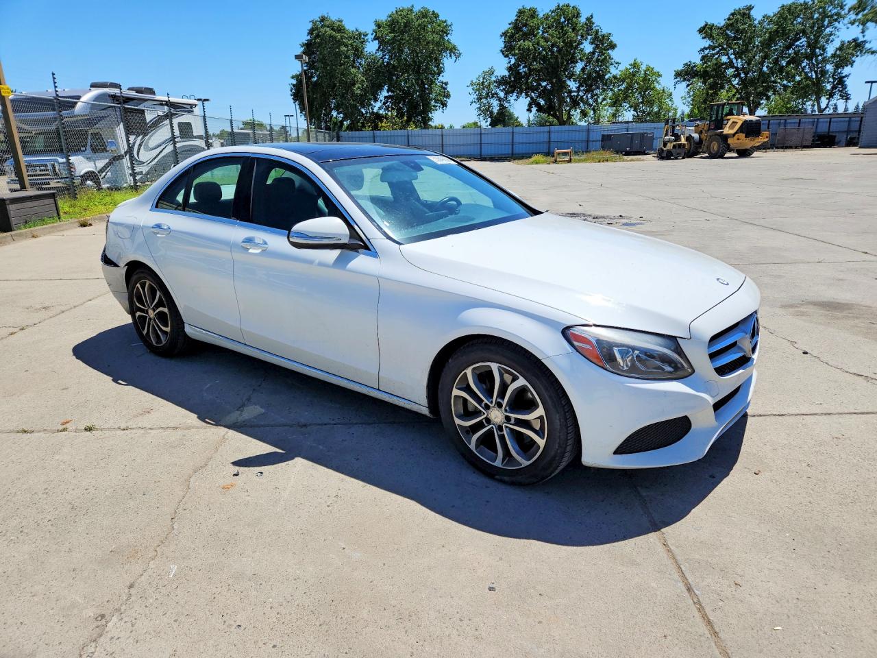 2015 Mercedes-benz C 300 White vin: 55SWF4JB1FU064167