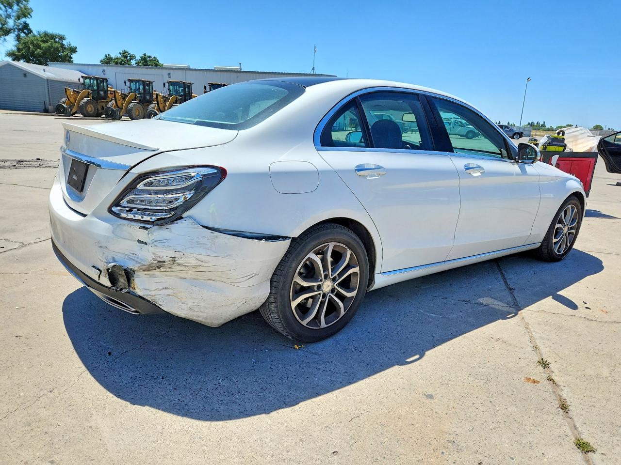 2015 Mercedes-benz C 300 White vin: 55SWF4JB1FU064167