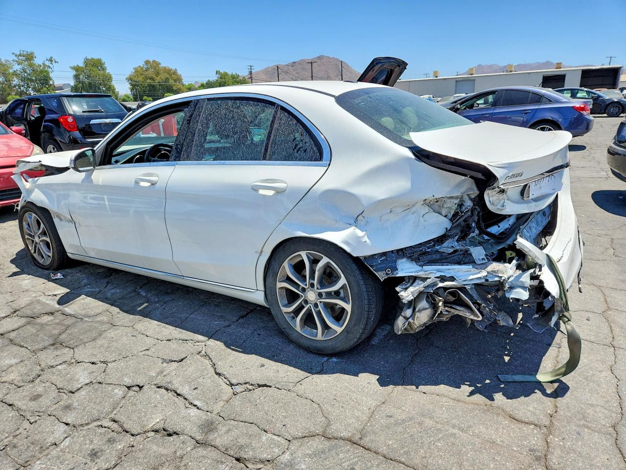 2015 Mercedes-benz C 300 White vin: 55SWF4JB1FU069238