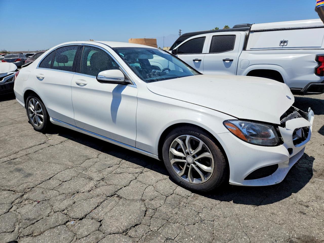 2015 Mercedes-benz C 300 White vin: 55SWF4JB1FU069238