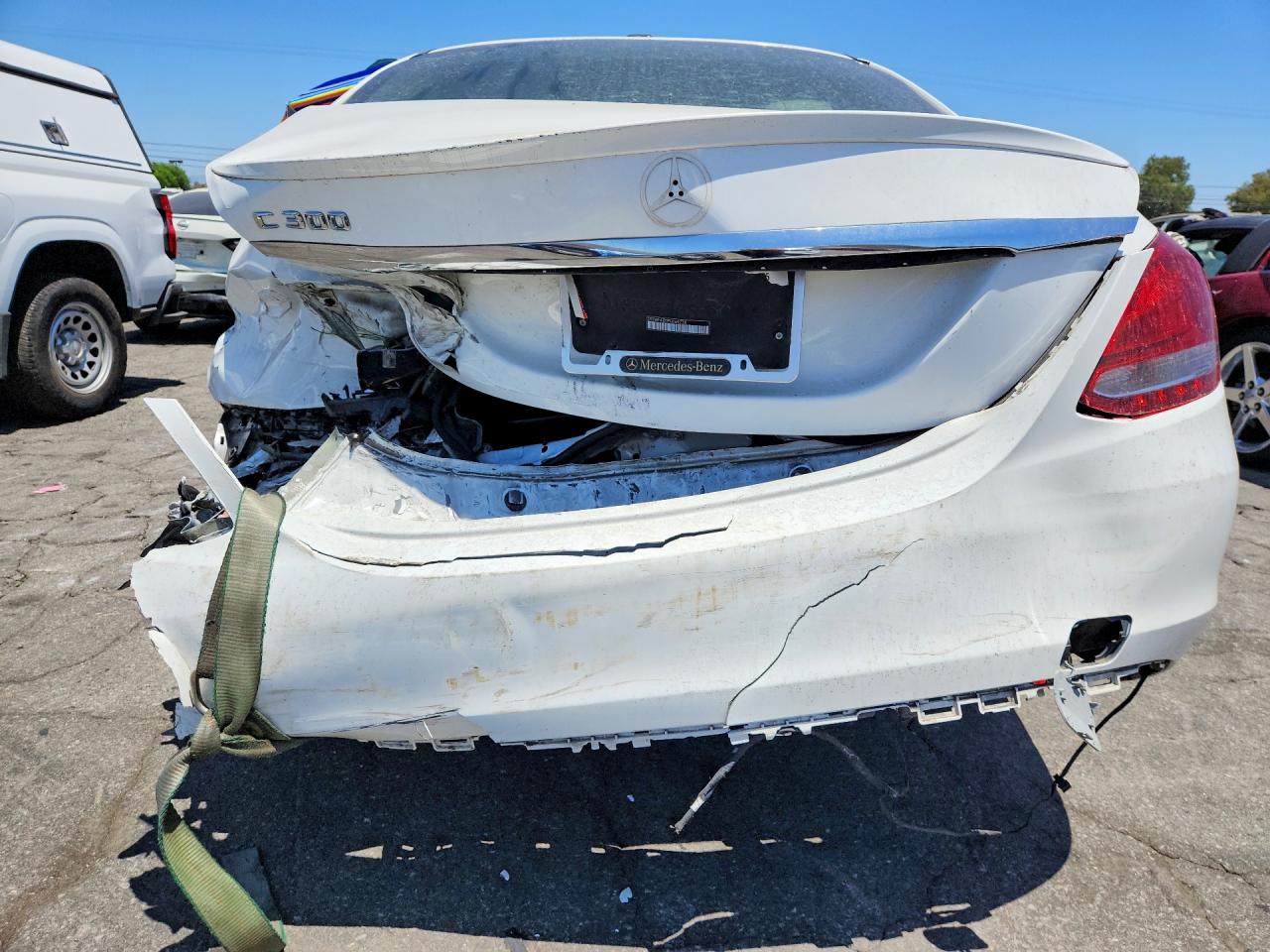 2015 Mercedes-benz C 300 White vin: 55SWF4JB1FU069238