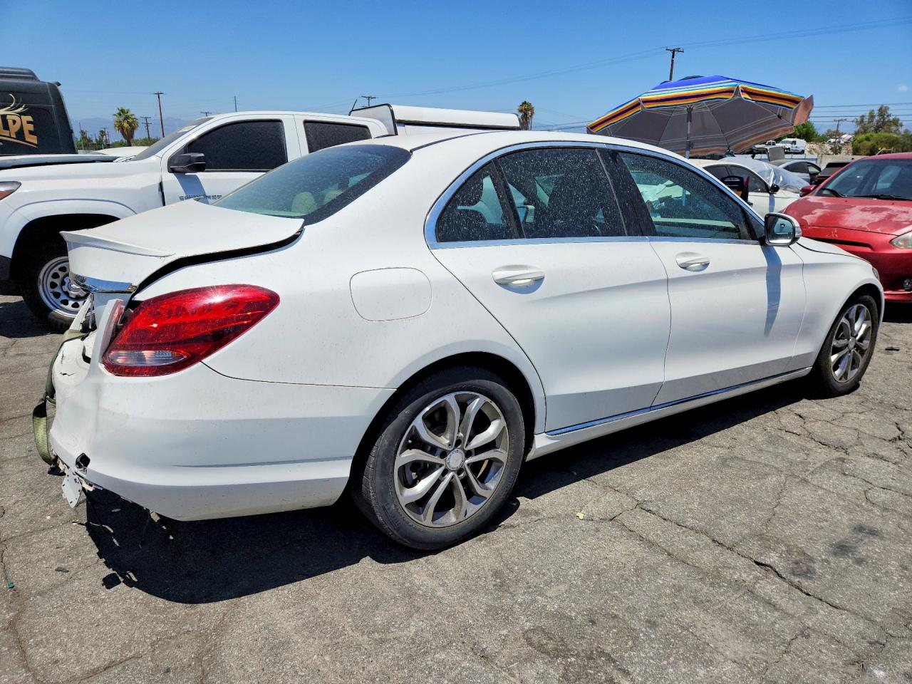 2015 Mercedes-benz C 300 White vin: 55SWF4JB1FU069238
