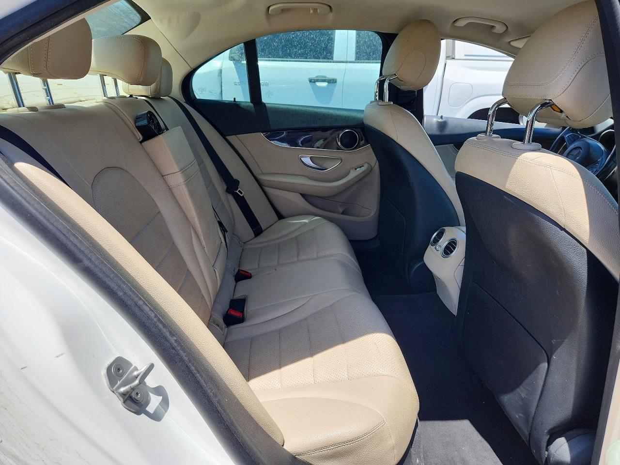 2015 Mercedes-benz C 300 White vin: 55SWF4JB1FU069238