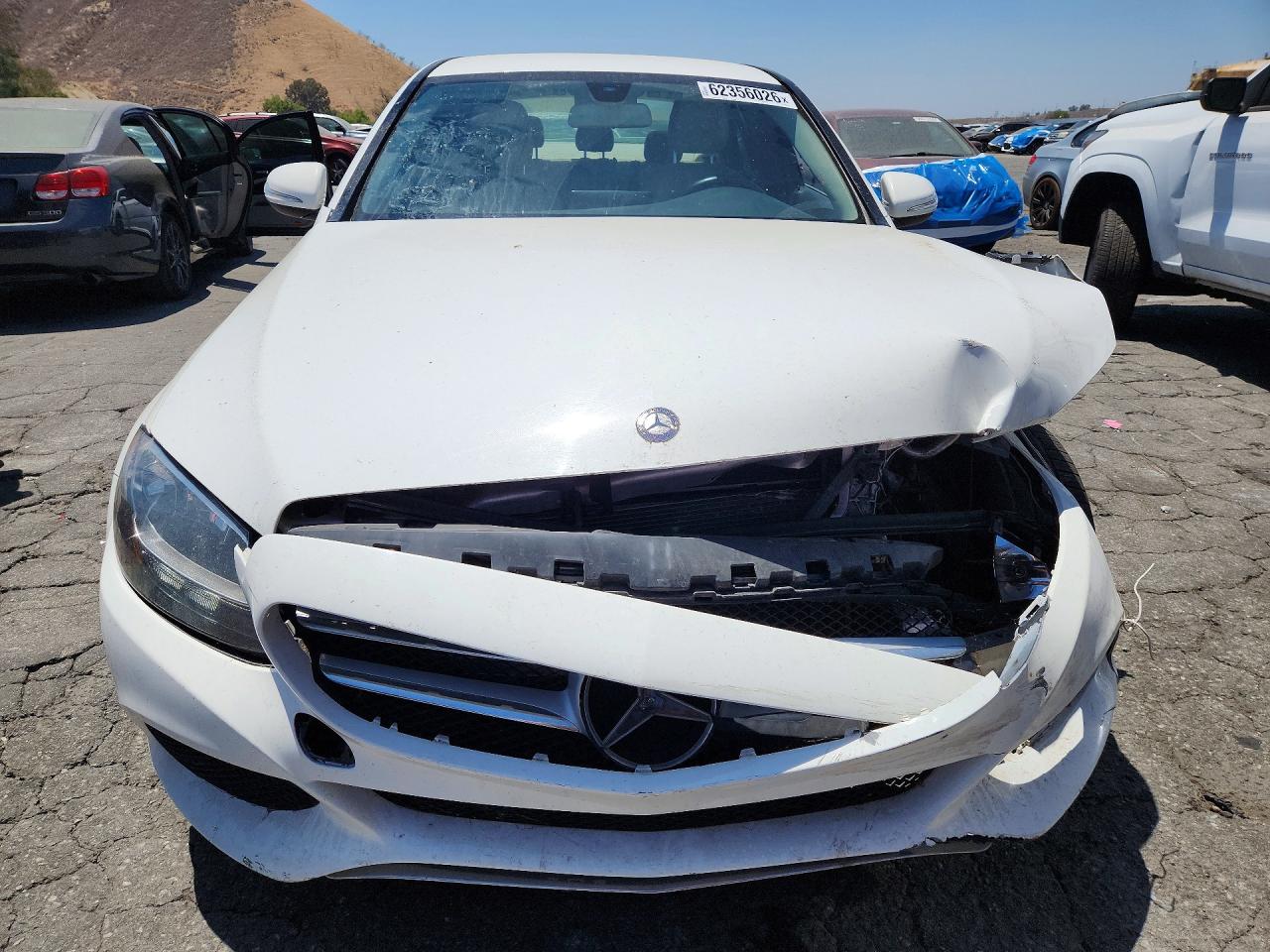2015 Mercedes-benz C 300 White vin: 55SWF4JB1FU069238