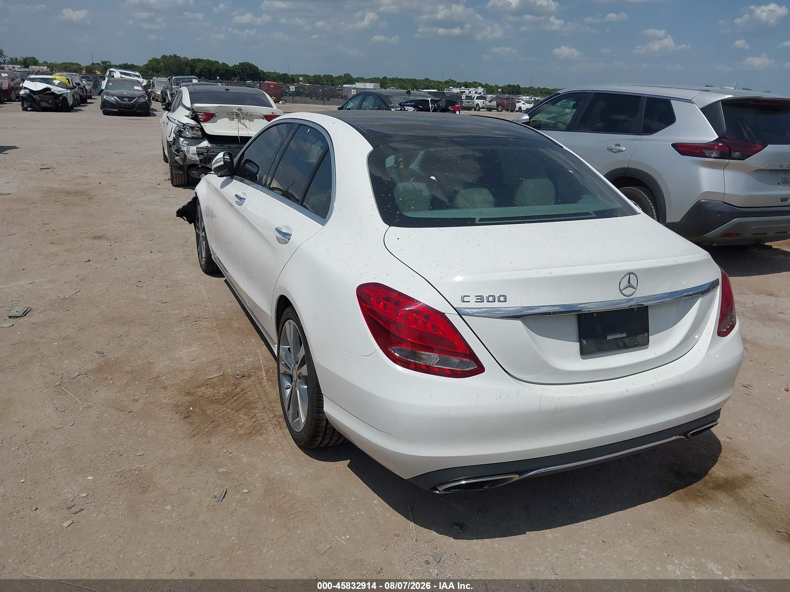 2015 Mercedes-benz C 300   White vin: 55SWF4JB1FU069837