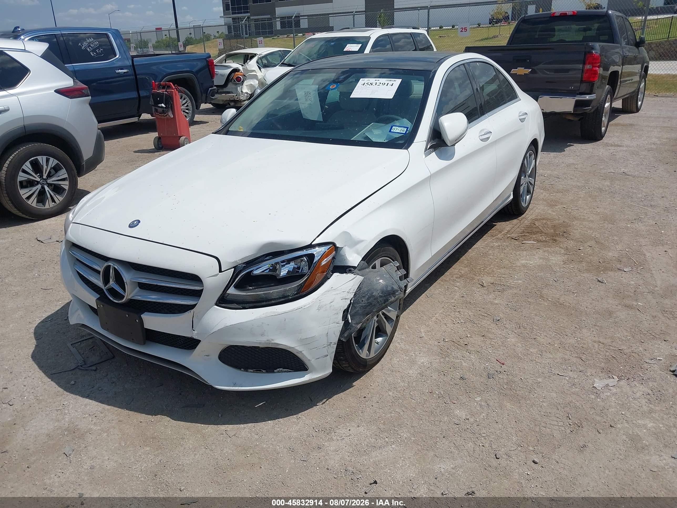2015 Mercedes-benz C 300   White vin: 55SWF4JB1FU069837