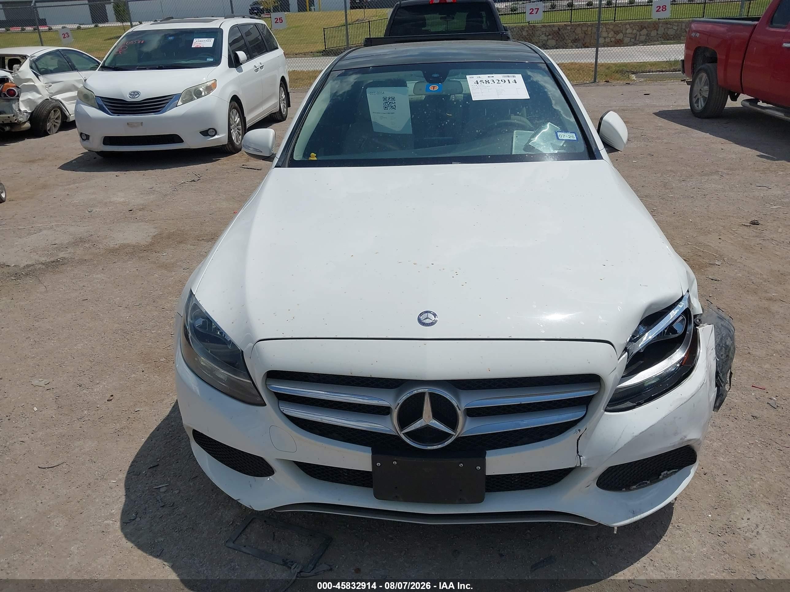 2015 Mercedes-benz C 300   White vin: 55SWF4JB1FU069837