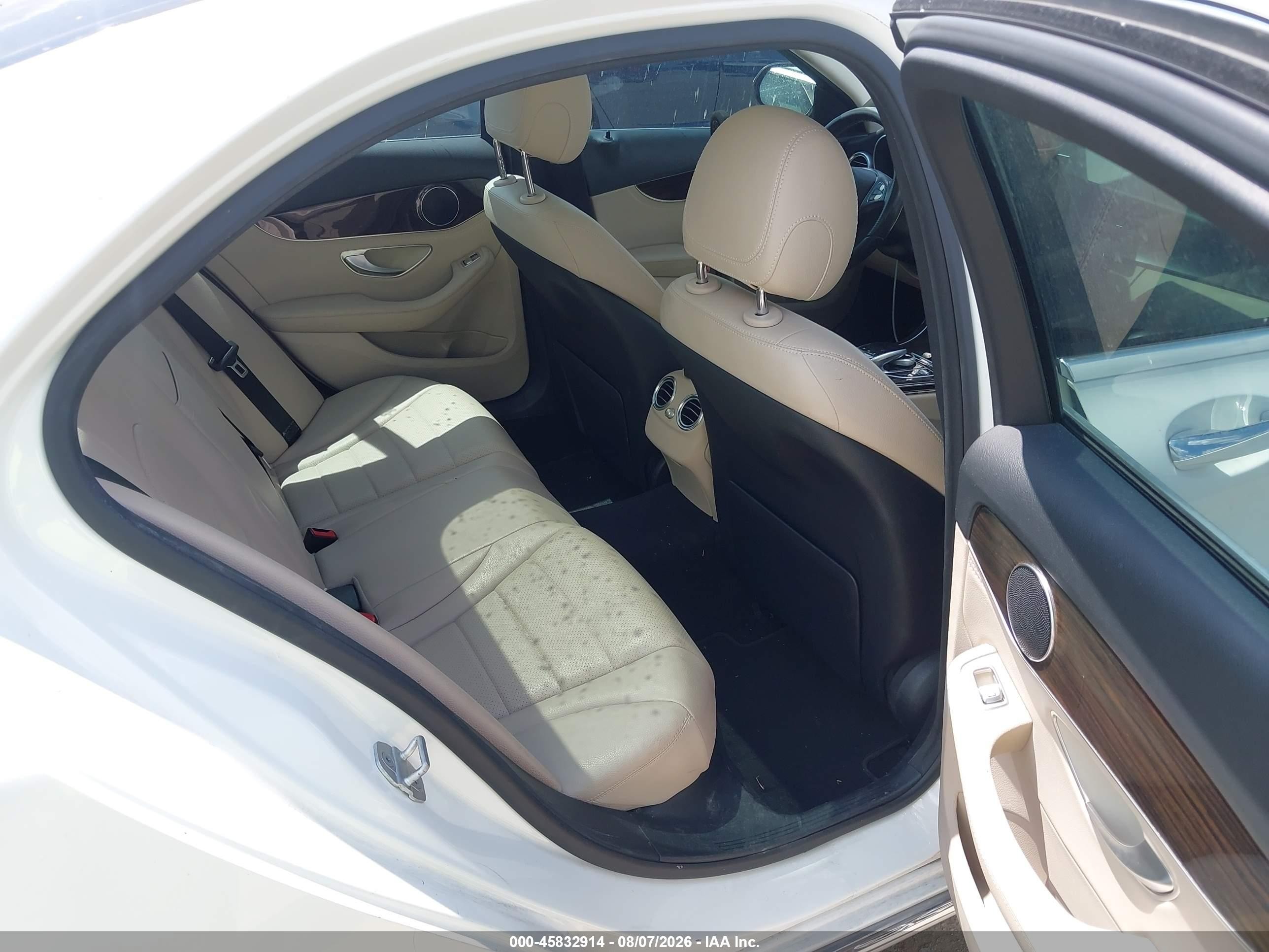2015 Mercedes-benz C 300   White vin: 55SWF4JB1FU069837