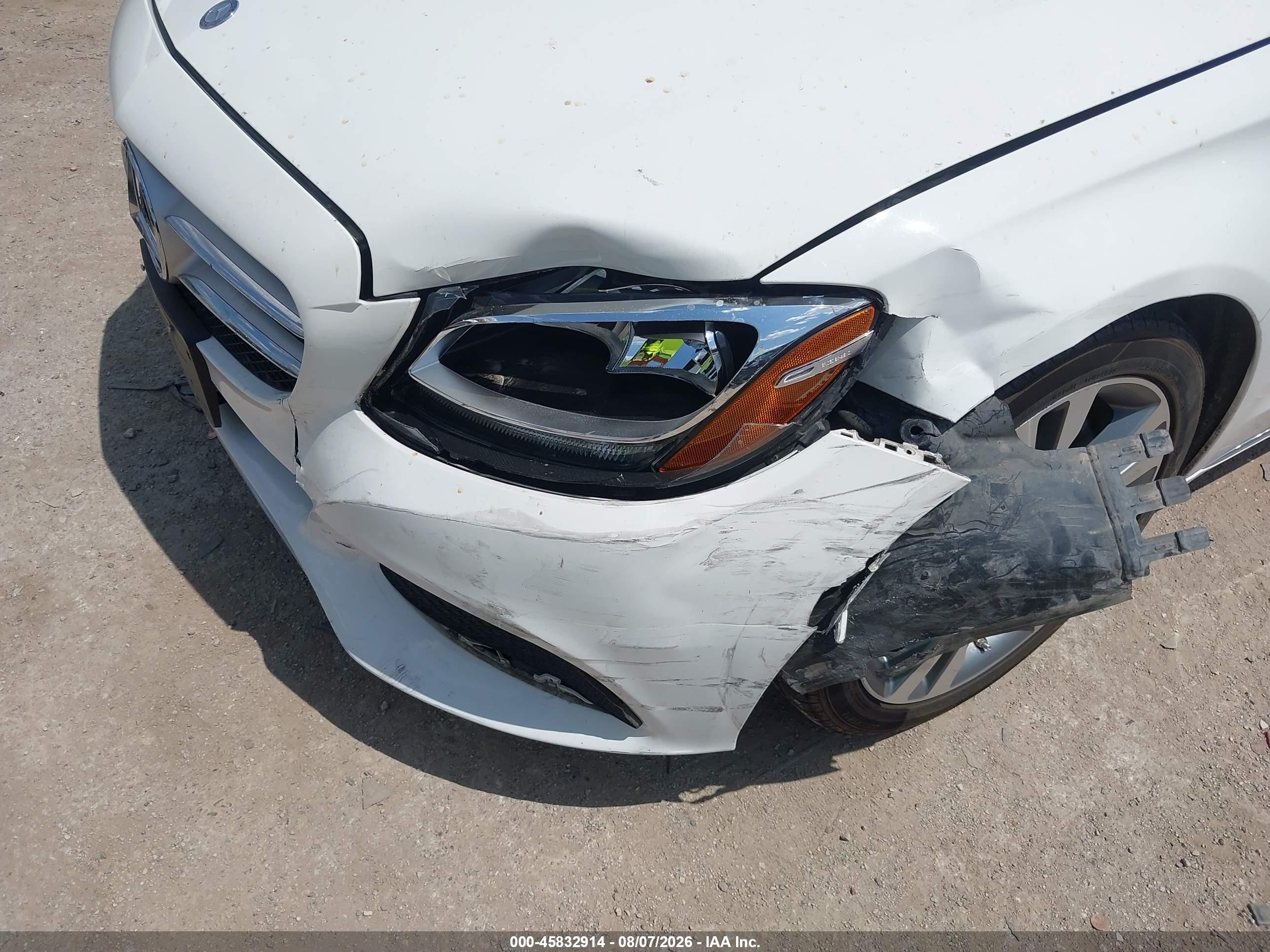 2015 Mercedes-benz C 300   White vin: 55SWF4JB1FU069837