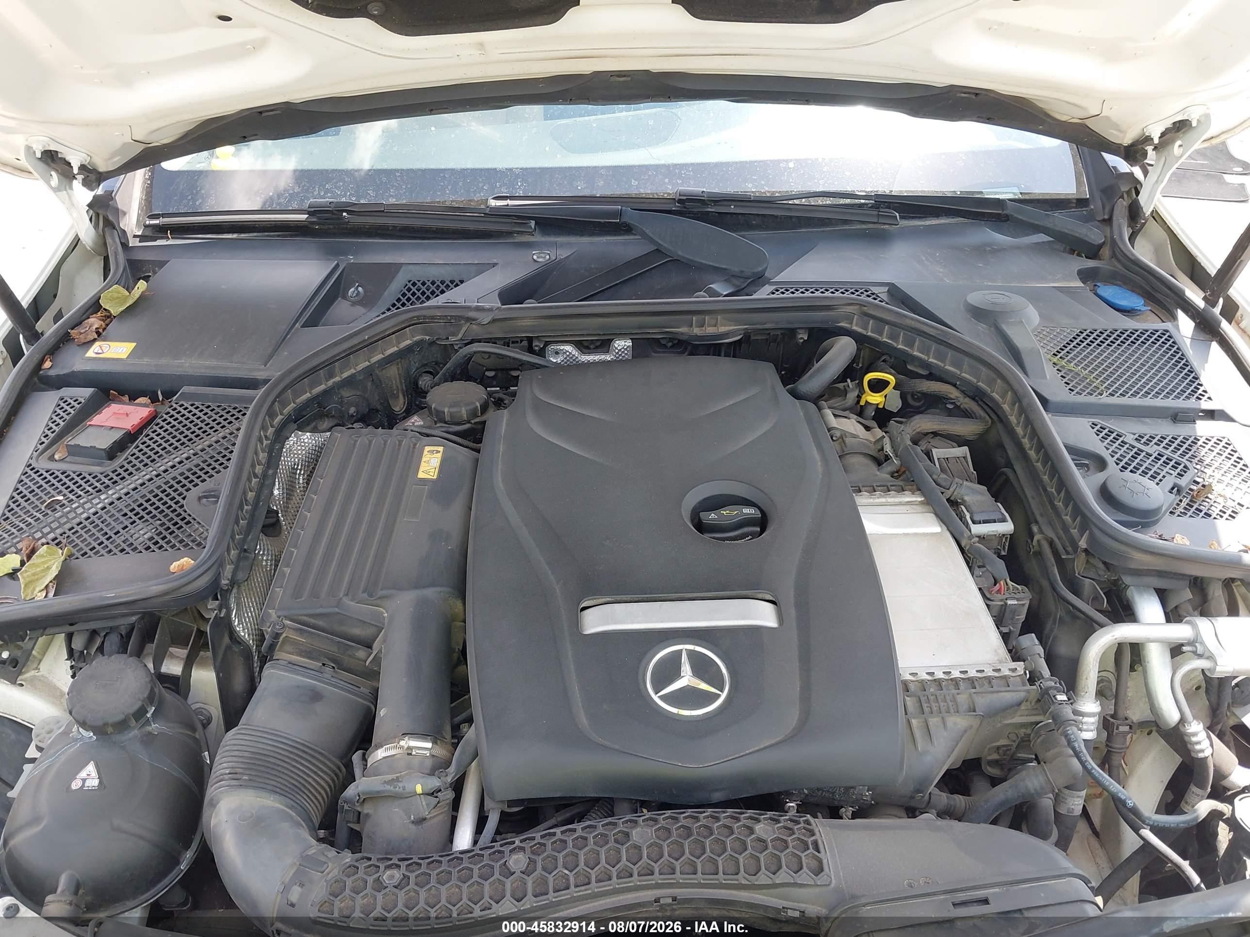 2015 Mercedes-benz C 300   White vin: 55SWF4JB1FU069837