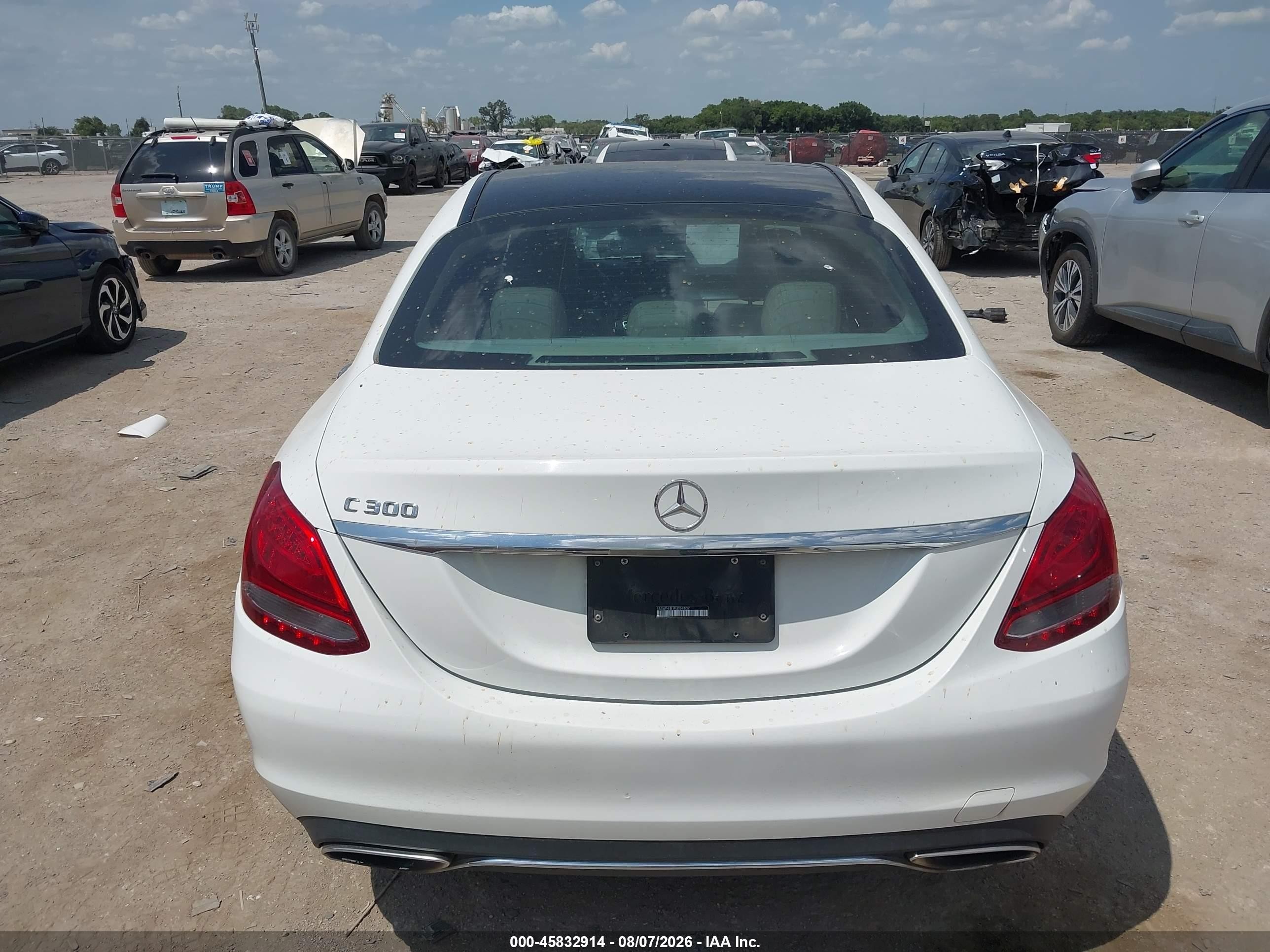 2015 Mercedes-benz C 300   White vin: 55SWF4JB1FU069837