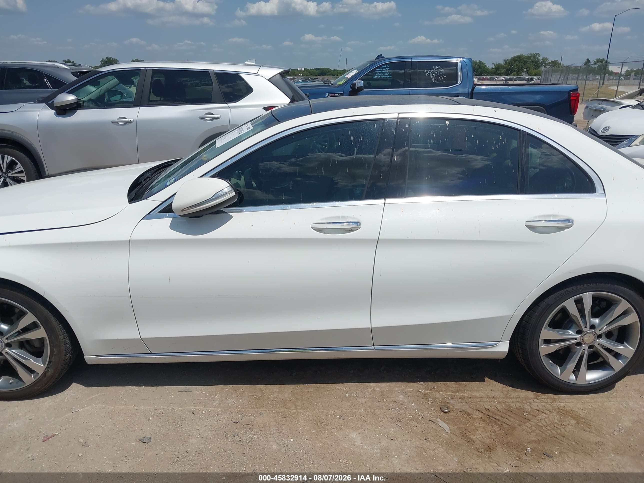2015 Mercedes-benz C 300   White vin: 55SWF4JB1FU069837