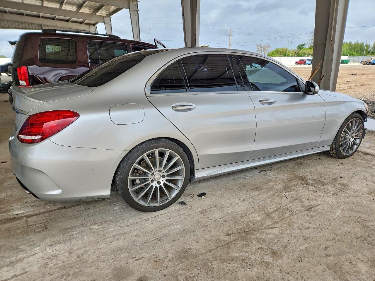 2015 Mercedes-benz C 300 Silver vin: 55SWF4JB1FU075976