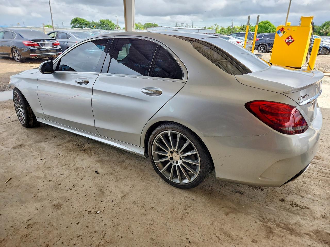 2015 Mercedes-benz C 300 Silver vin: 55SWF4JB1FU075976