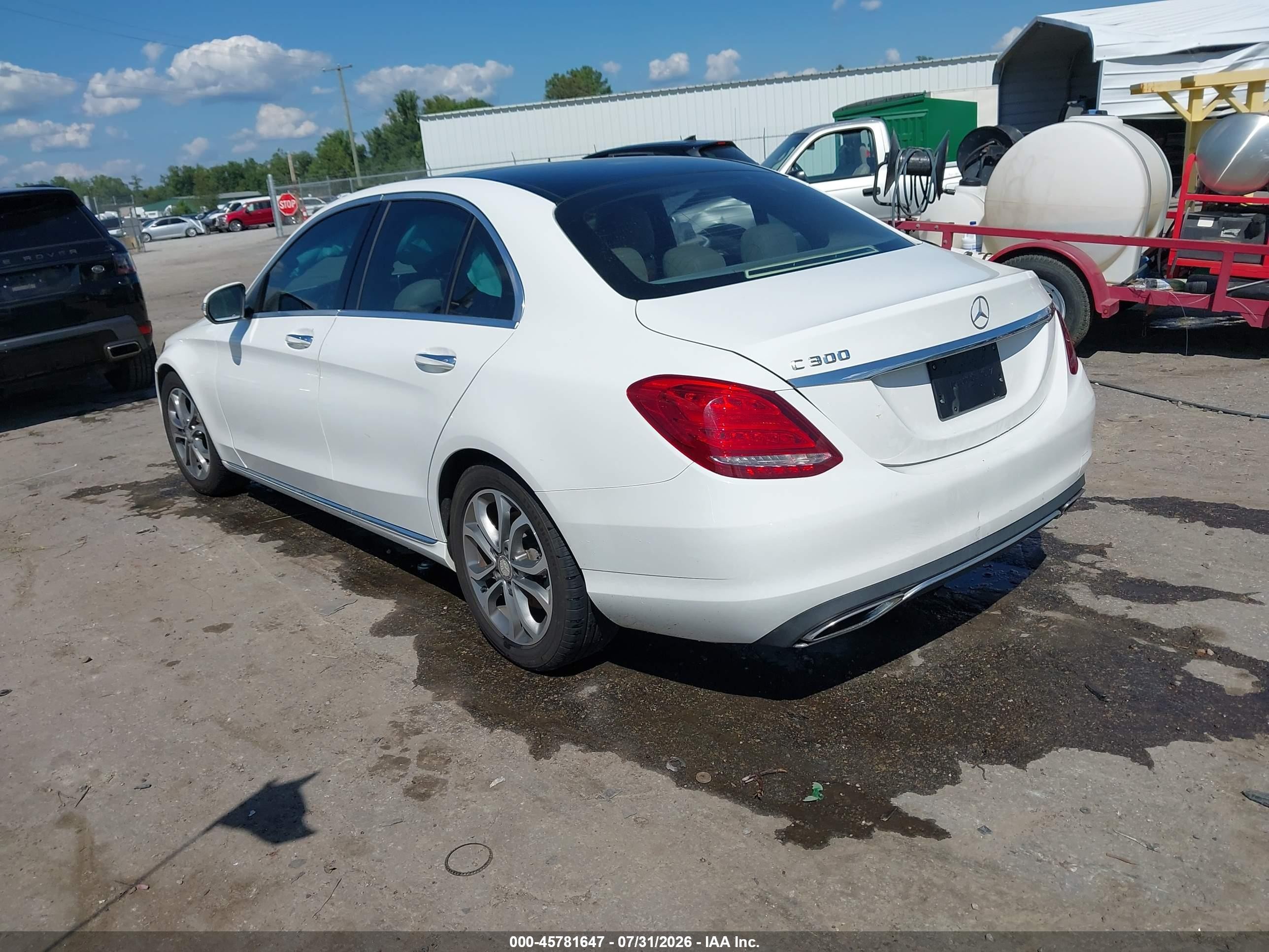 2015 Mercedes-benz C 300   White vin: 55SWF4JB1FU077730