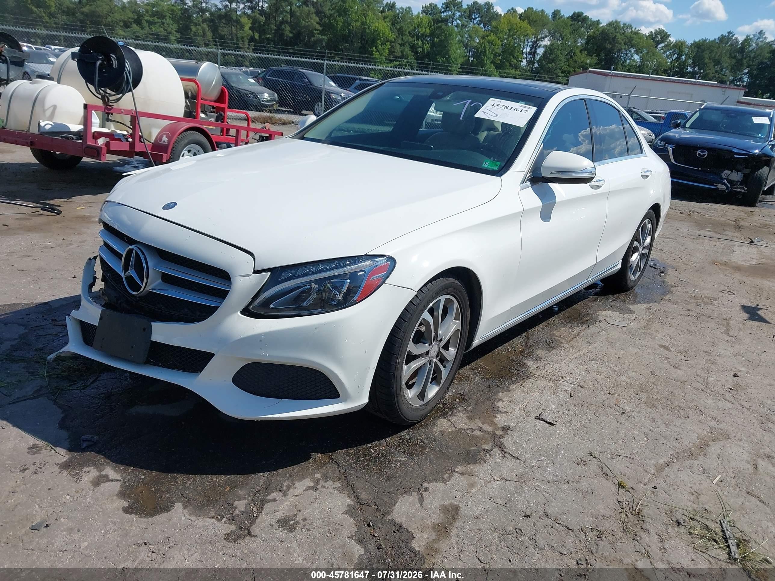 2015 Mercedes-benz C 300   White vin: 55SWF4JB1FU077730