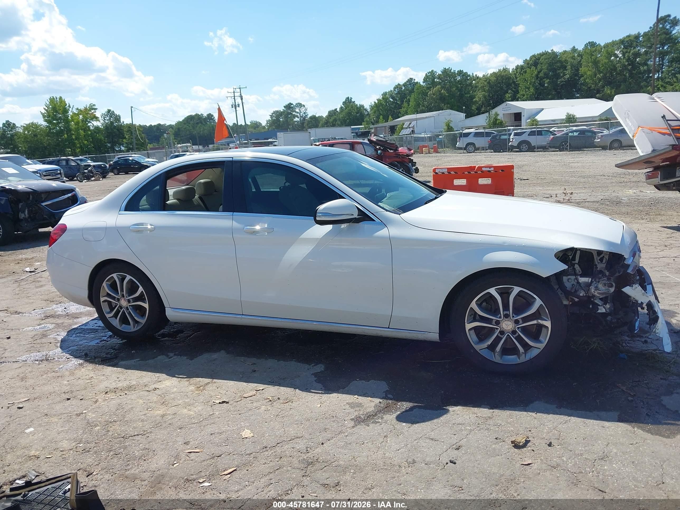 2015 Mercedes-benz C 300   White vin: 55SWF4JB1FU077730
