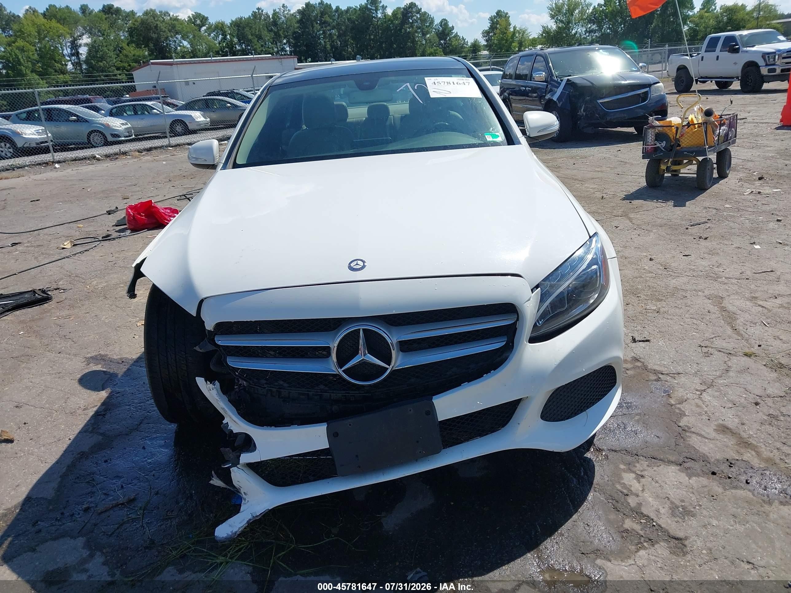2015 Mercedes-benz C 300   White vin: 55SWF4JB1FU077730