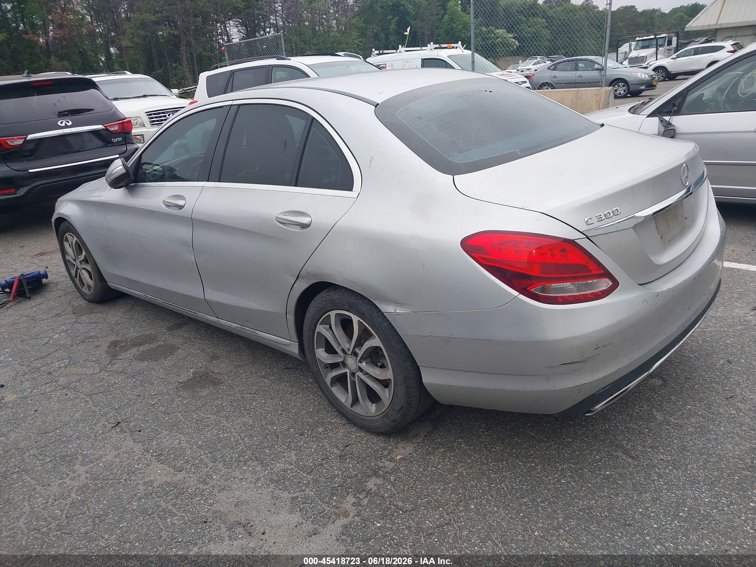 2015 Mercedes-benz C 300   Серебряный vin: 55SWF4JB1FU078568