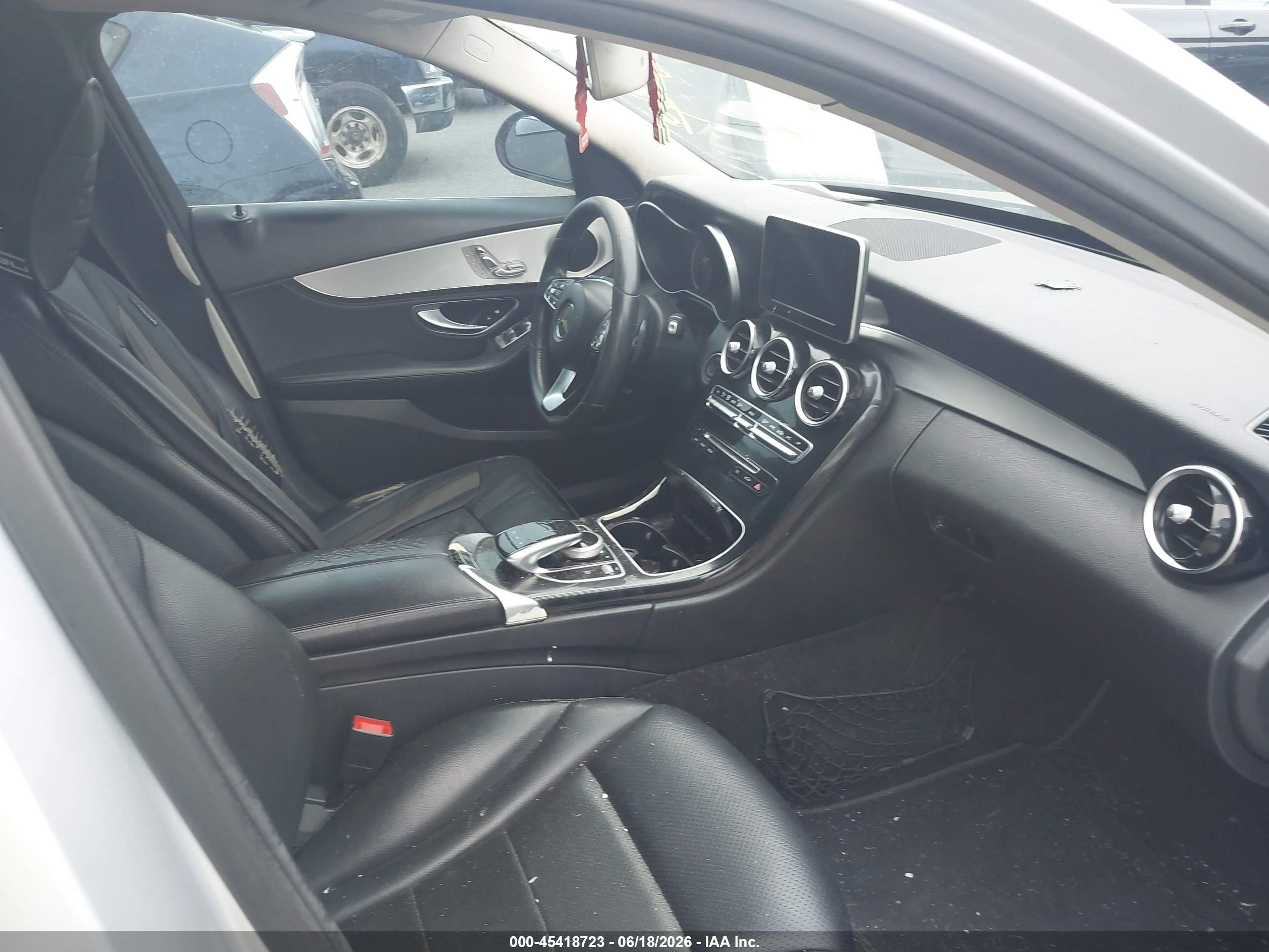 2015 Mercedes-benz C 300   Серебряный vin: 55SWF4JB1FU078568