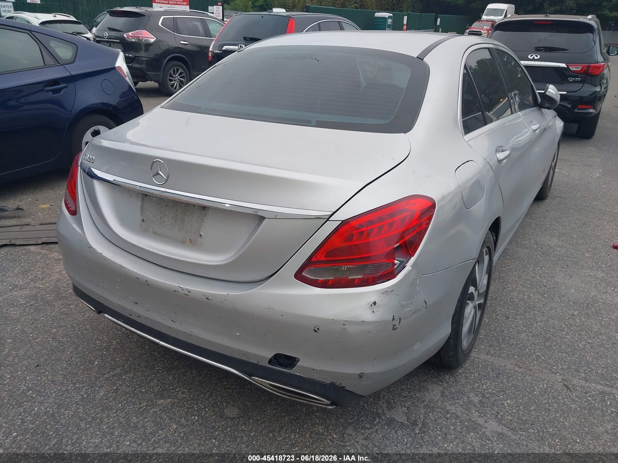 2015 Mercedes-benz C 300   Серебряный vin: 55SWF4JB1FU078568
