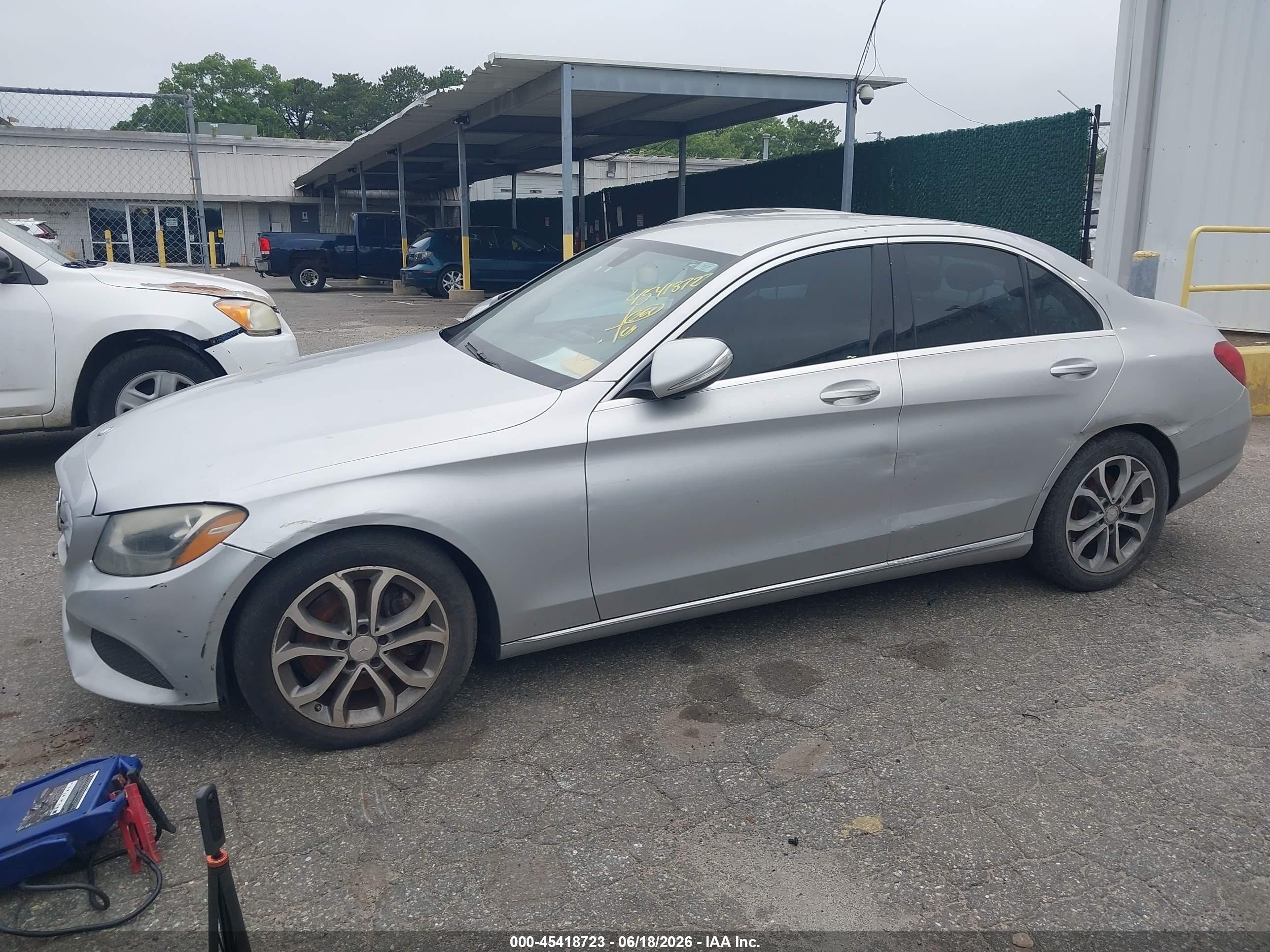 2015 Mercedes-benz C 300   Серебряный vin: 55SWF4JB1FU078568