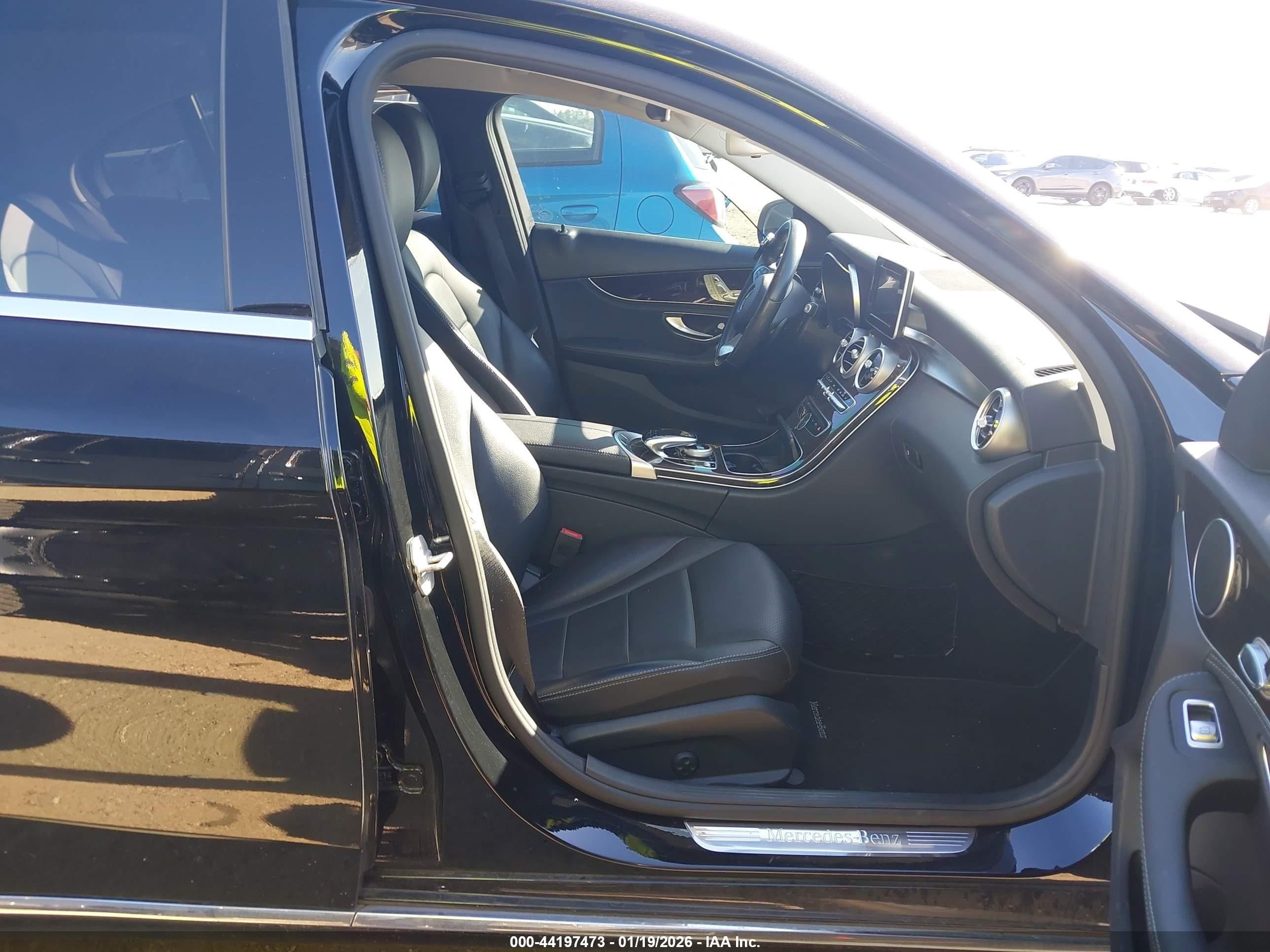 2015 Mercedes-benz C 300   Black vin: 55SWF4JB1FU087741