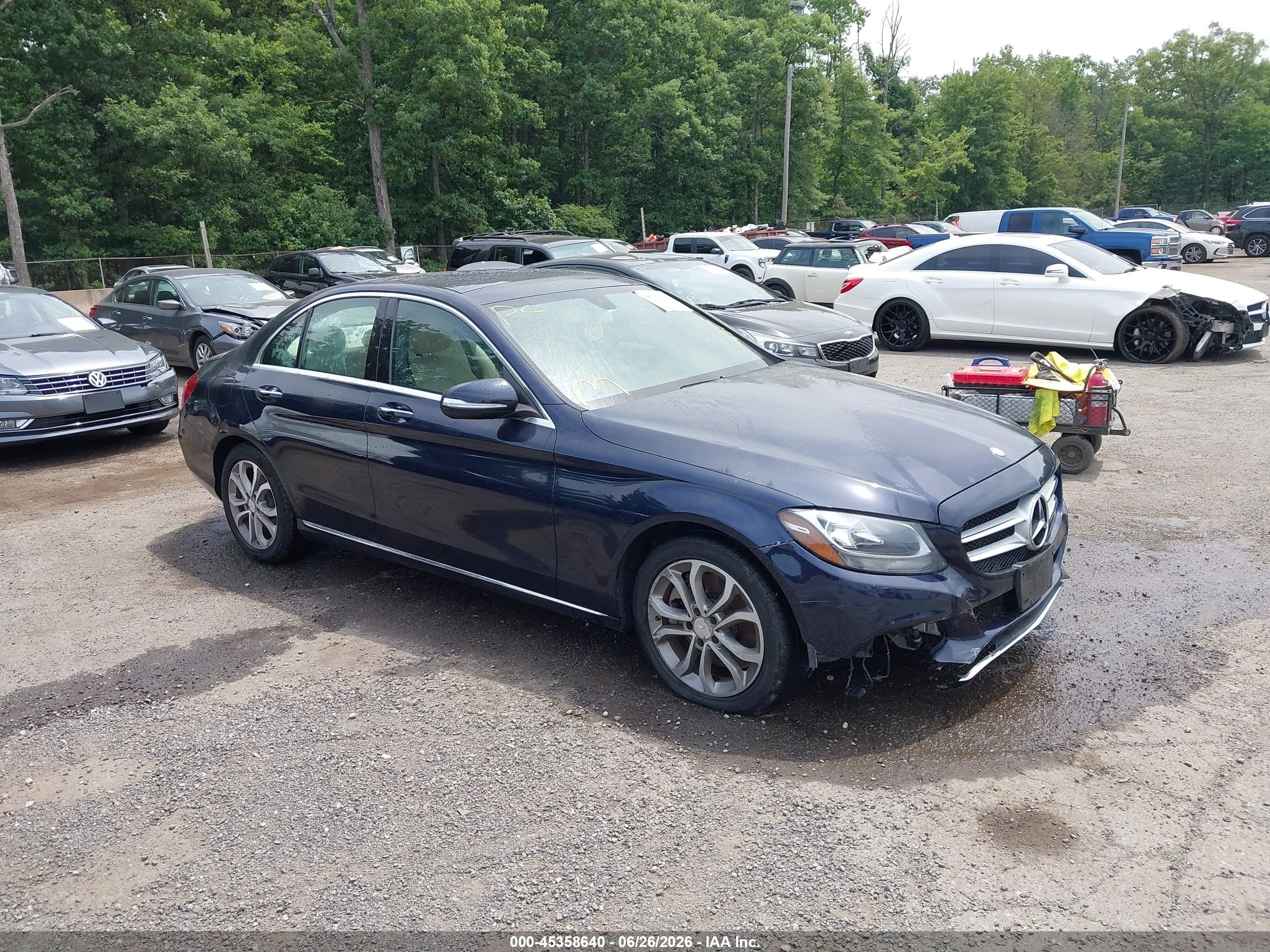 2015 Mercedes-benz C 300   Blue vin: 55SWF4JB1FU089201