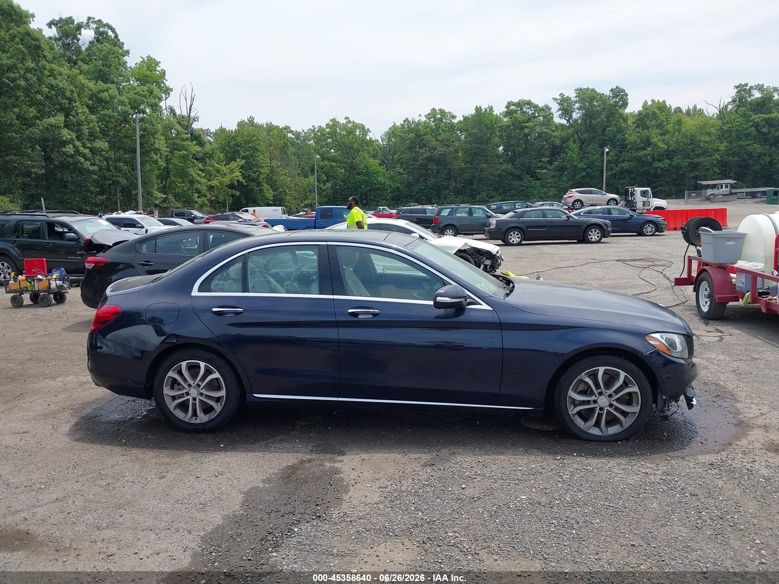 2015 Mercedes-benz C 300   Синий vin: 55SWF4JB1FU089201