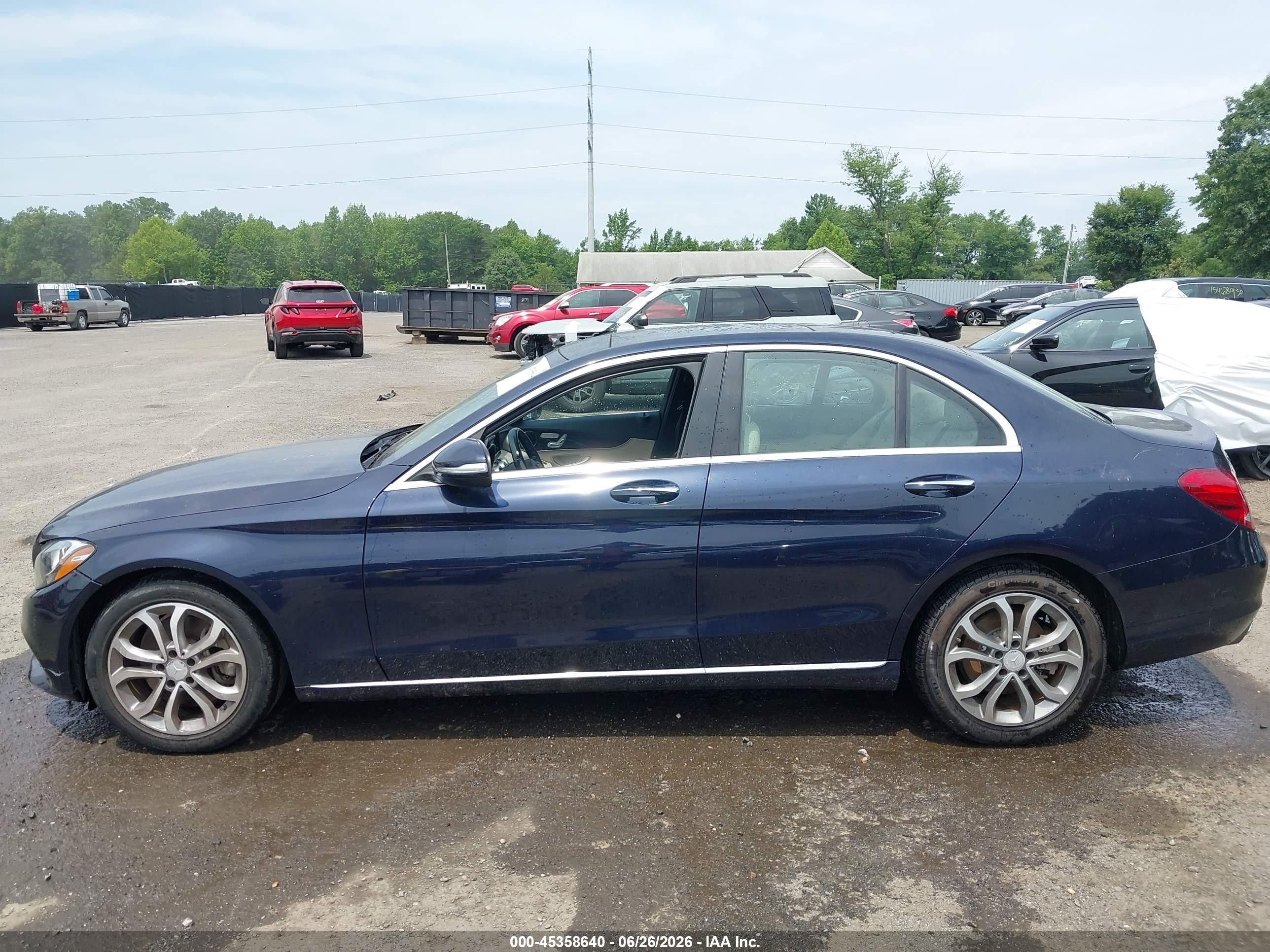 2015 Mercedes-benz C 300   Синий vin: 55SWF4JB1FU089201