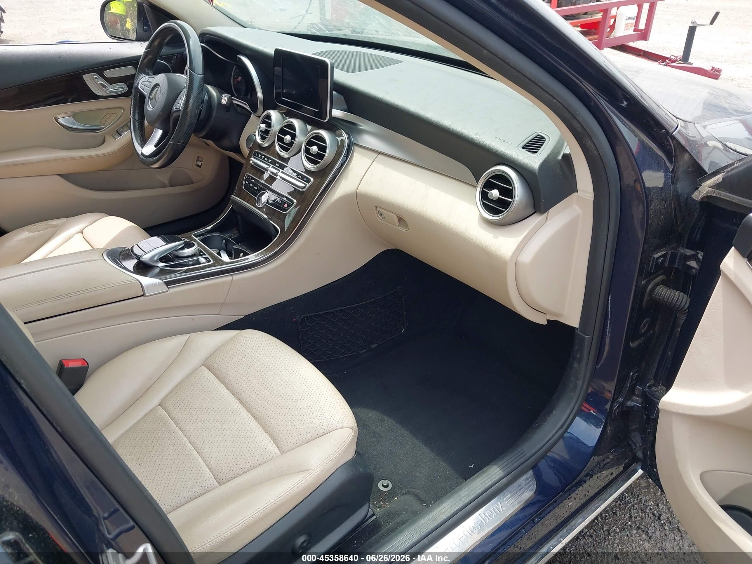 2015 Mercedes-benz C 300   Синий vin: 55SWF4JB1FU089201