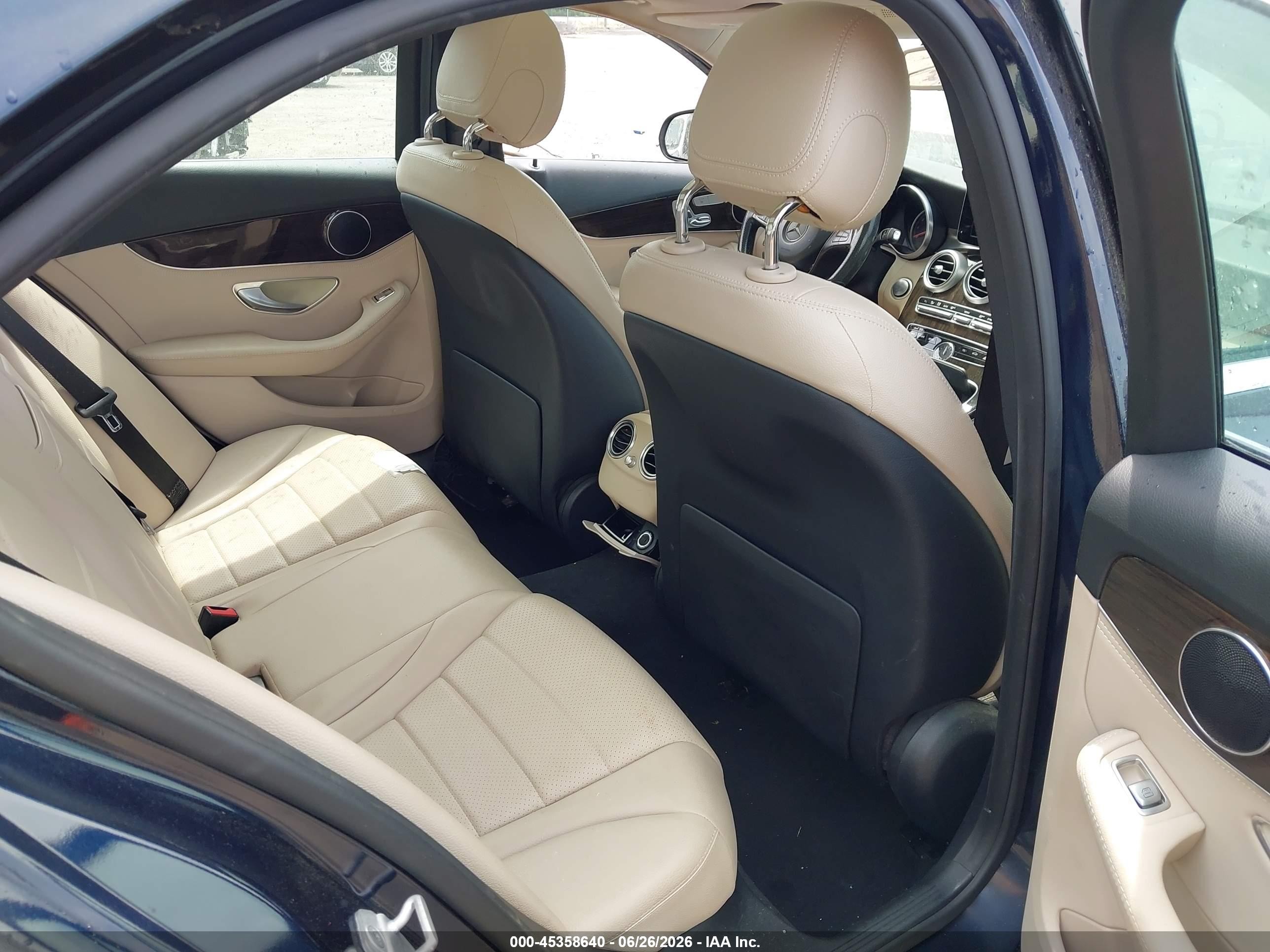 2015 Mercedes-benz C 300   Синий vin: 55SWF4JB1FU089201
