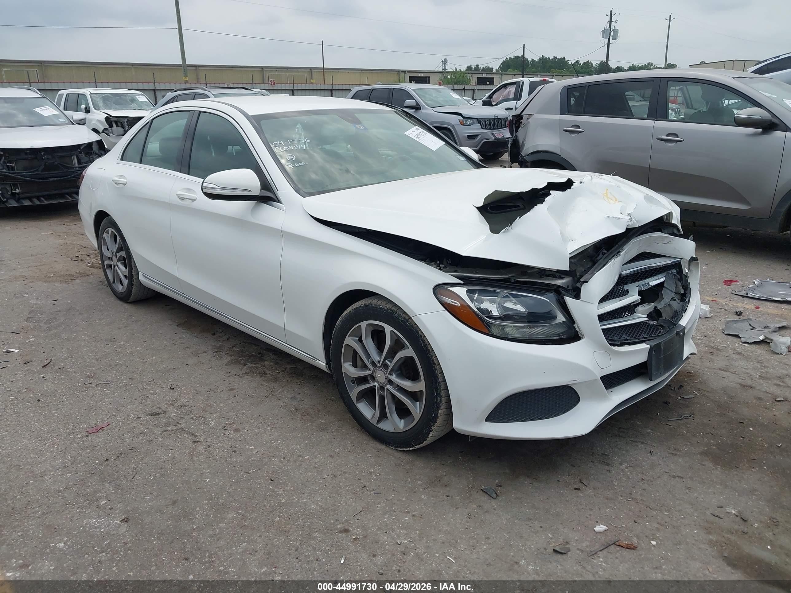 2015 Mercedes-benz C 300   White vin: 55SWF4JB1FU093040