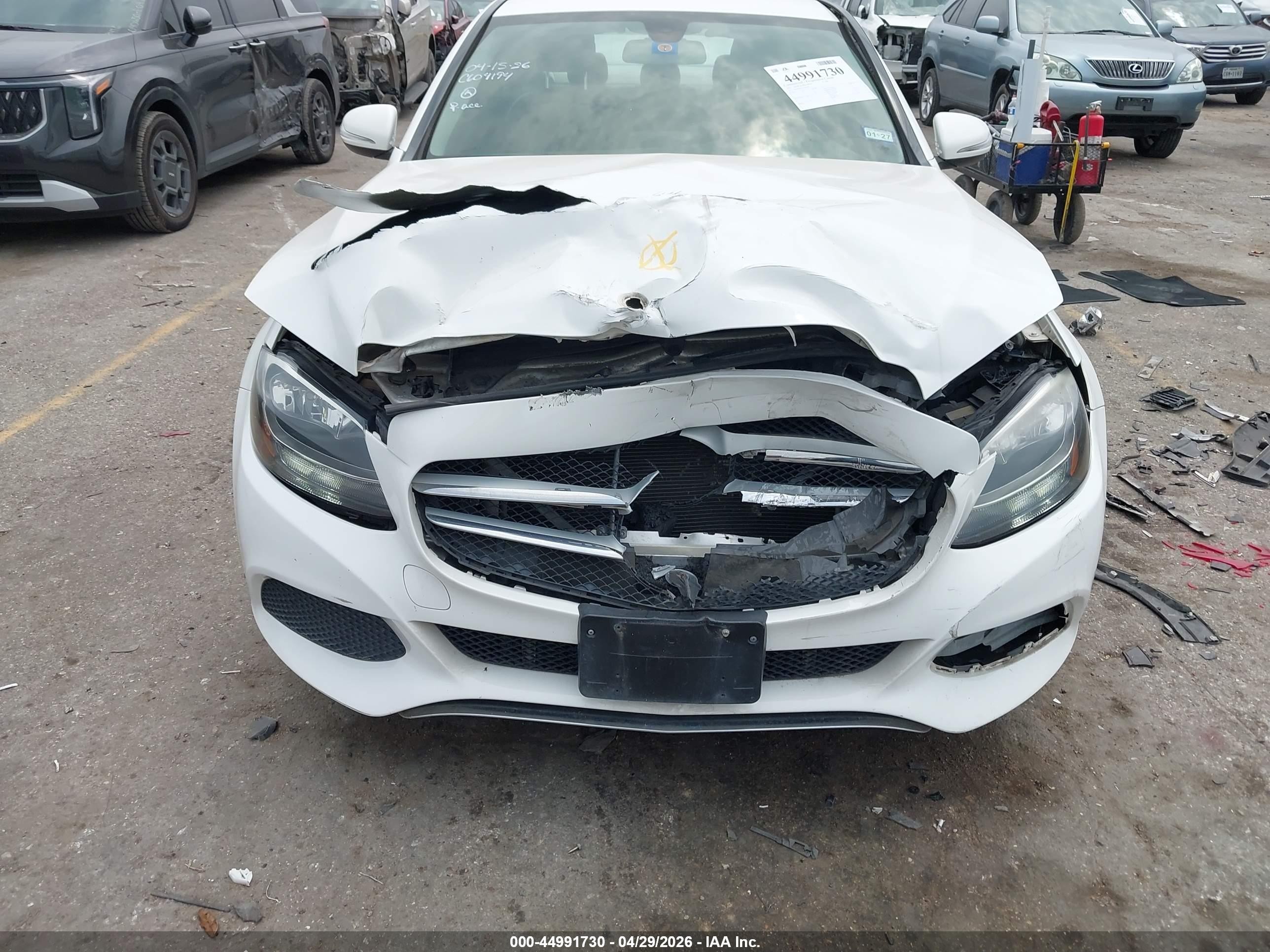 2015 Mercedes-benz C 300   White vin: 55SWF4JB1FU093040